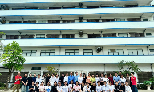 Sinh viên năm nhất Cao đẳng Long Biên bắt đầu thực tập ngay